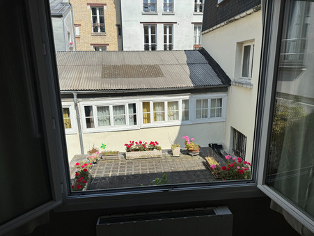 PARIS  670 000 €