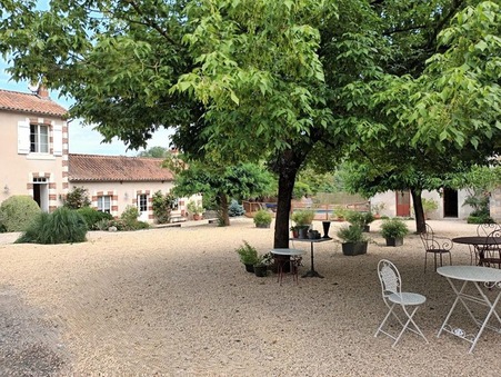 Persac  689 000 €
