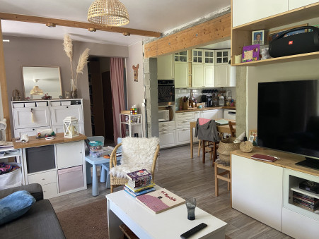 BESSE ET ST ANASTAISE  303 000 €