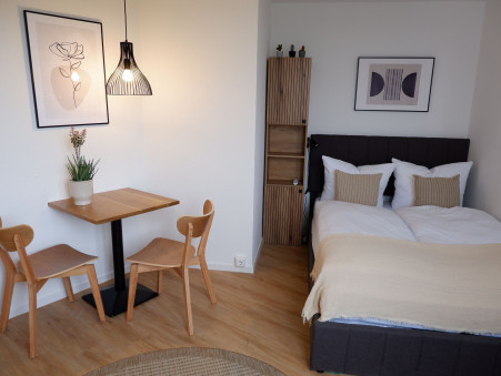 PARIS 9EME ARRONDISSEMENT  884 €