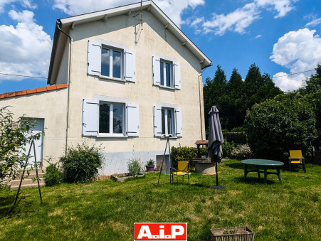 LA FORET SUR SEVRE  137 000 €