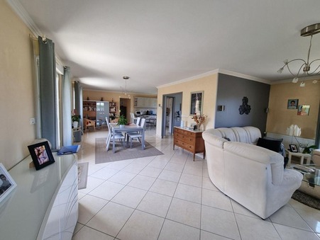 Les Bordes  293 000 €