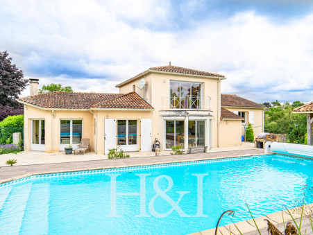 VOUNEUIL SOUS BIARD  610 000 €