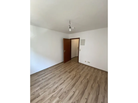PARIS 17EME ARRONDISSEMENT  665 €