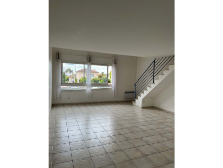 PESSAC  905 €