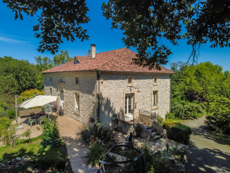 BEAUVILLE  695 000 €