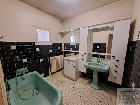 Immeuble sur La Cote St Andre ; 325 000 &euro;  ; A vendre Réf. 1644