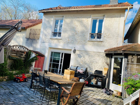 Montfort-l\'Amaury  395 000 €