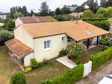SADIRAC  299 849 €