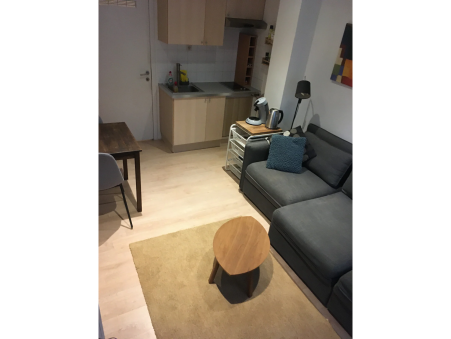 PARIS 17EME ARRONDISSEMENT  745 €