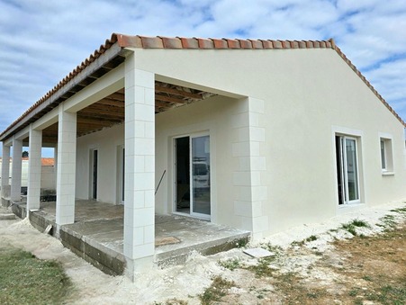 Saint-Laurent-des-Hommes  294 000 €