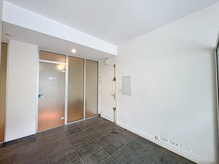 Local professionnel 529 €  sur Champeix (63320 ) - Réf. G127RDCG