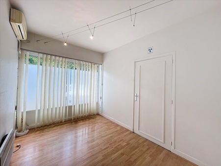 Local professionnel 529 €  Réf. G127RDCG Champeix