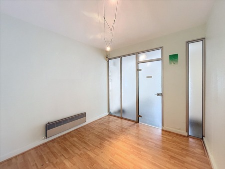 Local professionnel 529 €  sur Champeix (63320 ) - Réf. G127RDCG