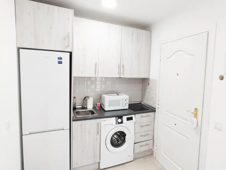 PARIS 10EME ARRONDISSEMENT  945 €