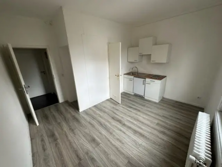 PARIS 17EME ARRONDISSEMENT  750 €