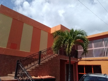 Local professionnel 650 €  Réf. 49058566 Baie-Mahault