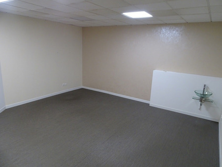 Location local professionnel Baie-Mahault 97122; 800 € 