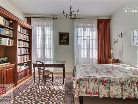 Les échelles  249 000 €