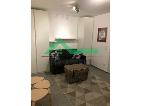 PARIS 10EME ARRONDISSEMENT  925 €
