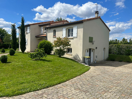 Saint-Maurice-la-Clouère  220 000 €
