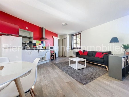 LYON  940 €