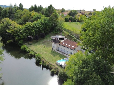 AUBETERRE SUR DRONNE  600 000 €