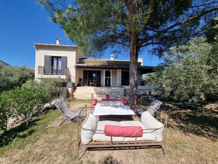 Saint-RÃ©my-de-Provence  879 000€