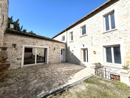CELY  374 000 €