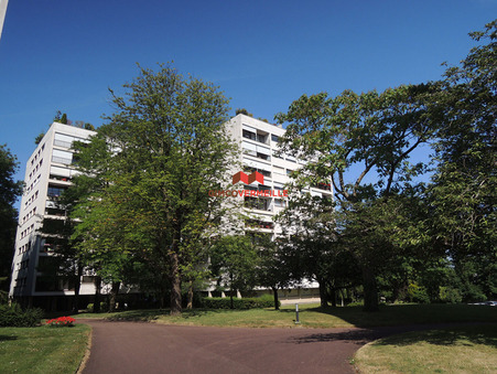 Poissy  304 000 €