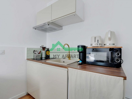 PARIS 8EME ARRONDISSEMENT  830 €