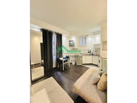 PARIS 11EME ARRONDISSEMENT  696 €