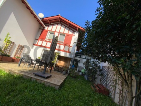 USTARITZ  373 000 €