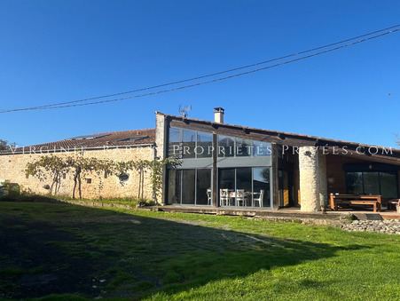 Saint-Agnant  634 400 €
