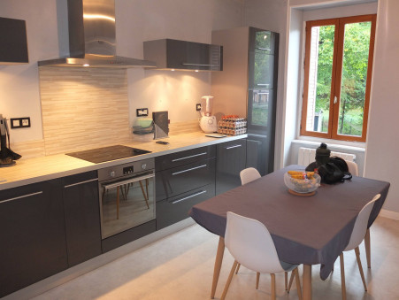Saint-Genès-Champanelle  170 000 €