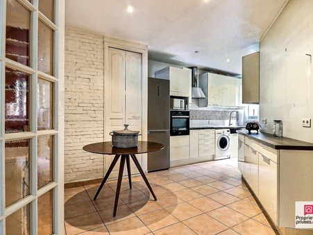 Paris 17eme Arrondissement  834 600 €