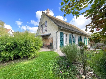 Saint Sulpice de Favières  440 000 €