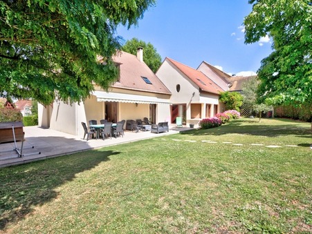 Thoiry  695 000 €