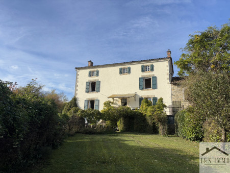 Saint-Angeau  189 000 €
