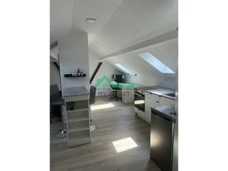 PARIS 3EME ARRONDISSEMENT  902 €