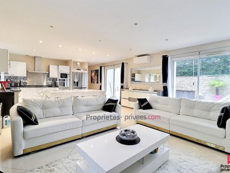 Sainte-Geneviève-des-Bois  689 000 €