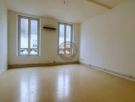 LA FÈRE  465 €