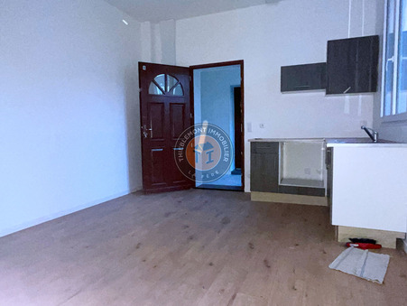 LA FÈRE  530 €