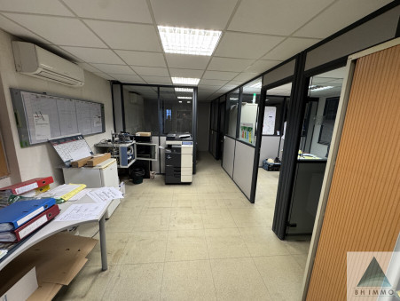 A louer local professionnel 4 000 &euro;  Bouc Bel Air