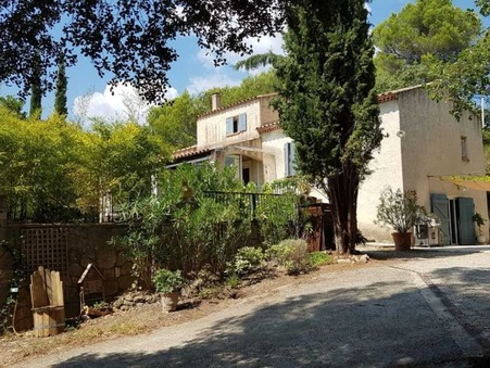 PEYPIN D AIGUES  610 000 €