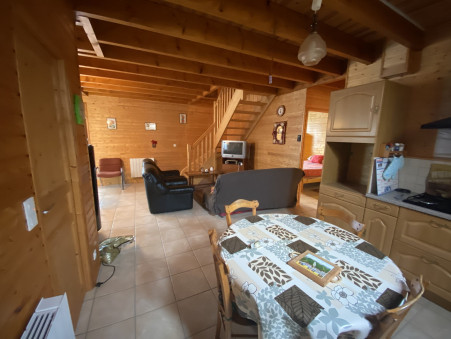 BESSE ET ST ANASTAISE  303 000 €
