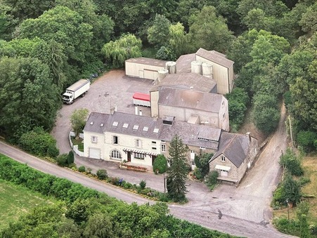 Séglien  714 840 €
