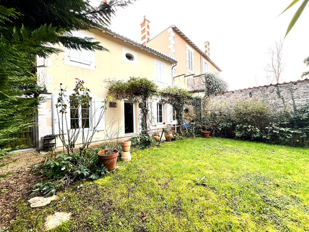 Gençay  133 000 €