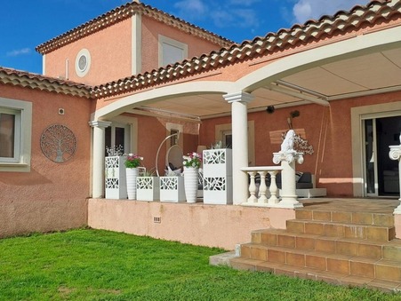 Arles  497 000 €