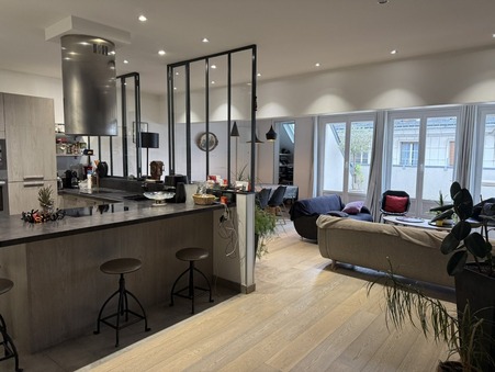 ORLEANS  780 000 €